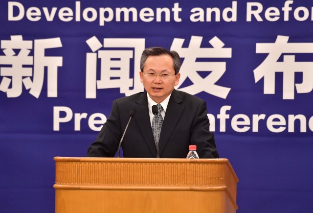 月份定时定主题新闻发布会,政研室主任,委新闻发言人严鹏程出席发布会